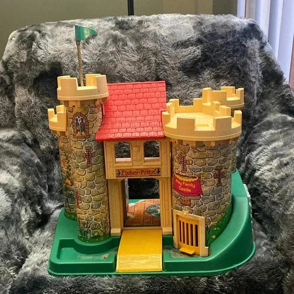 Vintage Fisher Price Little People #993 PLAY FAMILY CASTLE - Picture 1 of 16